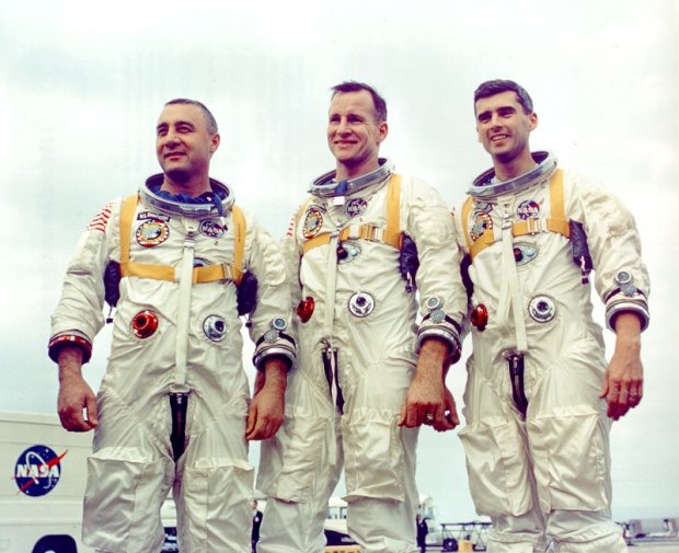 Экипаж "Apollo-1" (слева направо): Вирджил Гриссом, Эдвард Уайт и Роджер Чаффи.