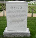 (увеличить фото)
США, шт. Вирджиния,
Арлингтонское Национальное кладбище.
Мемориал в память об экипаже шатлла «Challenger»
(вид 3, фото с сайта http://www.astronaut.ru)