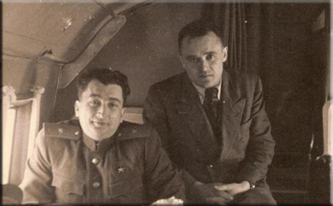 1945 год. Л.Р. Гонор и С.П. Королёв в самолёте
