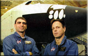 Илан Рамон (справа) и его дублёр Ицхак Майо в 1997 году были отобраны в качестве основных кандидатов на полёт в космос