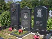 (увеличить фото) г. Москва, Троекуровское кладбище, семейное захоронение Осадчиевых (июнь 2009 года)