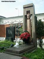 (увеличить фото) г. Москва, Новодевичье кладбище, могила П.С. Плешакова (вид 1, август 2009 года)