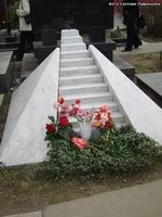 (увеличить фото) г. Москва, Новодевичье кладбище, могила Б.В. Раушенбаха (апрель 2008 года)