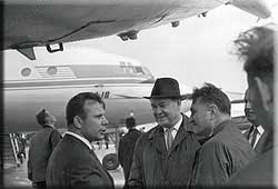 Слева направо: Юрий Гагарин, Леонид Смирнов и Иван Сербин