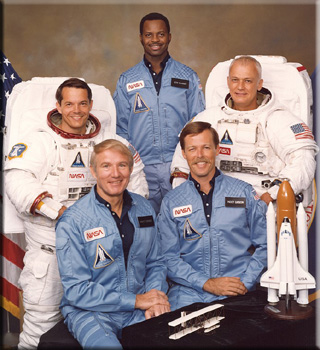   "Challenger" STS-41B ( ):  ,  ,  ,     