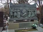 (Увеличить фото) г. Москва, Новодевичье кладбище. Могила А.Н. Толстого (март 2009 года)