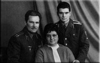 Николай Владимирович с женой - Каринэ Тиграновной Ветчинкиной (Мелкумовой) и сыном.