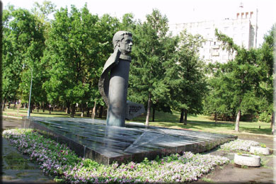 Памятник В.Н. Волкову в Москве, на улице носящей его имя