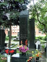 (увеличить фото) г. Москва, Новодевичье кладбище, могила Н.Д. Яковлева (август 2009 года)