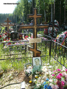 (увеличить фото) Московская область, Пушкинский район, Невзоровское кладбище (Аллея Почётных захоронений). Могила В.А. Бессонова (май 2011 года)