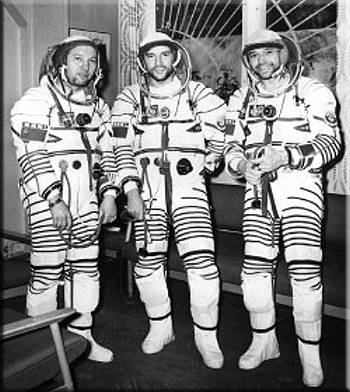 Экипаж ТКС после восьмисуточной тренировки (слева направо): Г.В. Сарафанов, В.А. Романов и В.Е. Преображенский, 1980 год.