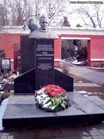 (увеличить фото) г. Москва, Новодевичье кладбище (уч. № 11, ряд № 4, место № 11), могила Г.С. Титова (вид 1, март 2008 года)