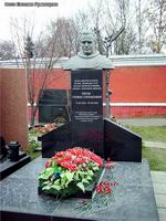 (увеличить фото) г. Москва, Новодевичье кладбище (уч. № 11, ряд № 4, место № 11), могила Г.С. Титова (вид 2, апрель 2009 года)