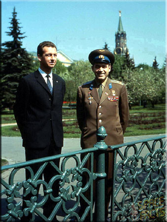 Экипаж космического корабля "Союз-9": Андриян Николаев (справа) и Виталий Севастьянов
