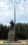 (увеличить фото) г.Калуга. Памятник К.Э. Циолковскому  (Фото SkyBoy866 с сайта http://fotki.yandex.ru)