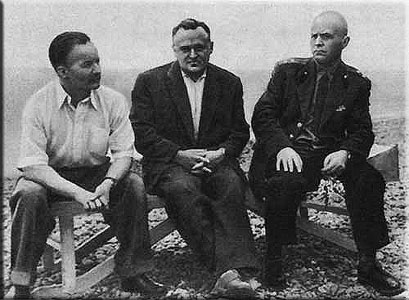 Слева направо: Н.П. Каманин, С.П. Королёв и В.И. Яздовский