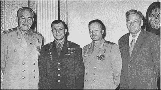 Слева направо: К.А. Вершинин, Ю.А. Гагарин, Н.П. Каманин и К.У. Черненко