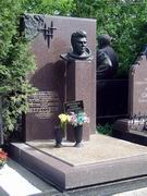 (увеличить фото) г. Москва, Новодевичье кладбище (уч. № 11, ряд № 4, место № 7), первоначальное надгробие на могиле Г.Т. Берегового (май 2007 года)