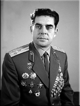 Герой Советского Союза, Заслуженный лётчик-исытатель СССР, полковник Г.Т. Береговой