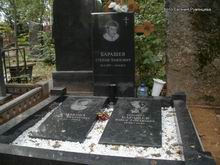 (увеличить фото) г. Москва, Кунцевское кладбище (уч. № 10), Могилы П.Р. Барашева и членов его семьи, после установки надгробия (общий вид, август 2014 года)