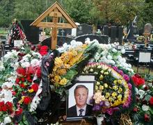 (увеличить фото) г. Москва, Троекуровское кладбище (уч. № 7в), могила В.Н. Бугаенко до установки надгробия (август 2011 года)