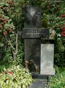 (увеличить фото) г. Москва, Троекуровское кладбище (уч. № 2), могила В.С. Неделина (сентябрь 2011 года)