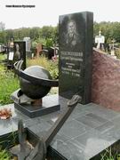 (увеличить фото) г. Москва, Троекуровское кладбище (уч. № 7а), могила Г.Г. Толстолуцкого (августа 2011 года)