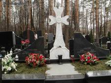 (увеличить фото) г. Москва,  Троекуровское кладбище (уч. № 13а), Семейное захоронение Абагян-Сарвазян (общий вид надгробия, апрель 2012 года)