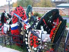 (увеличить фото) г. Москва,  Троекуровское кладбище (уч. № 20), могила Э.Л. Акима после похорон (вид 1, фото Дениса Шабалина, октябрь 2010 года)