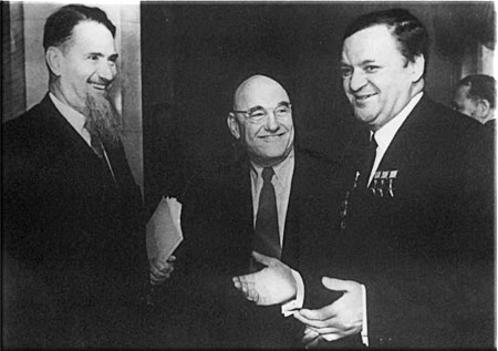 Слева направо: И.В. Курчатов, Б.Л. Ванников, К.И. Щёлкин