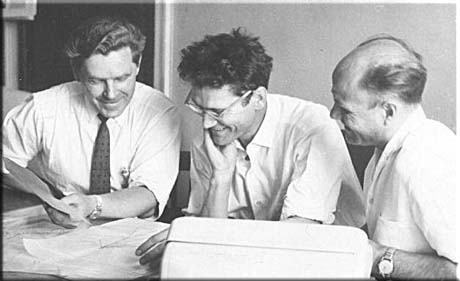 И.В. Чувило (крайний слева), И.М. Вирясов и Ю.А. Матуленко после защиты диссертации. 1966 год