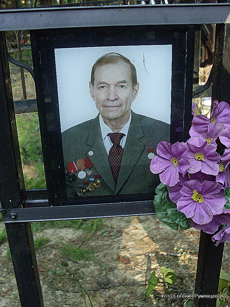 Московская область, г. Пушкино, кладбище "Новая деревня", могила Н.К. Гаврилова (вид 3, август 2010 года)