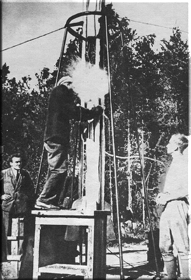Московская область, полигон Нахабино. Подготовка к запуску первой жидкостной Ракеты 09 (Фото из архива РГАНТД, 17 августа 1933 года)