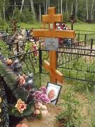 (увеличить фото) Московская область, Пушкинский район, Аллея Почётных захоронений Невзоровское кладбища. Могила Л.В. Груздева (май 2012 года)