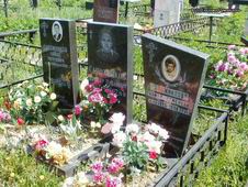 (увеличить фото) Московская область, Пушкинский район, Невзоровское кладбище (уч. № 43). Семейное захоронение Сапожниковых (май 2011 года)