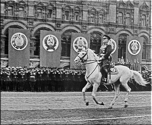 24 июня 1945 года Маршал Советского Союза Г.К. Жуков принимал Парад Победы в Москве, на Красной площади