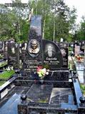 (увеличить фото) Украина, г. Харьков, Городское кладбище № 2, могила В.Г. Сергеева после установки надгробия (фото Виктора Корниенко, 7 мая 2011 года, сайт http://ru.wikipedia.org)