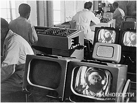В 1961 года телевизионные камеры НИИ-380 вели наблюдения и передавали с борта корабля-спутника "Восток" изображения первого космонавта планеты Юрия Алексеевича Гагарина (фото из архива РИА "Новости")