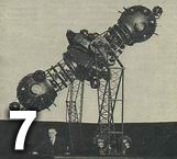 (увеличить фото) Демонстрация оптико-механического аппарата "Планетарий" (фотография из журнала "Современная архитектура"; сентябрь-октябрь 1929 года; № 3)