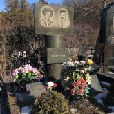 (увеличить фото) г. Москва, Троекуровское кладбище (уч. № 2), могила А.С. Дадаяна (вид 2, фото Карэна Дадаяна, 2014 год)