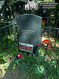(увеличить фото) г. Москва, Останкинское кладбище. Захоронение урны с прахом В.С. Галактионова и надгробие на могиле его супруги (май 2018 года)
