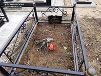 (увеличить фото) г. Москва, Митинское кладбище (уч. № 46). Место захоронения урны с прахом Д.И. Гридунова (вид 1, автор фотографии - Александр Песляк, апрель 2017 года)