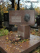 (увеличить фото) г. Москва, Кунцевское кладбище (уч. № 9), могила В.Н. Кубатько (октябрь 2011 года)