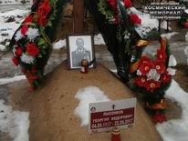 (увеличить фото) г. Москва, Троекуровское кладбище (уч. № 25). Могила Г.Ф. Лысенкова до установки надгробия (вид 1, декабрь 2017 года)