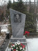 (увеличить фото) г. Москва, Троекуровское кладбище (уч. № 3), могила В.А. Поделякина (декабрь 2014 года)