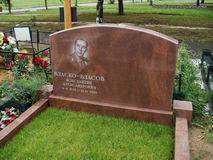 (увеличить фото) г. Москва, Троекуровское кладбище (уч. № 14), могила К.А. Власко-Власова после установки надгробия (июнь 2012 года)