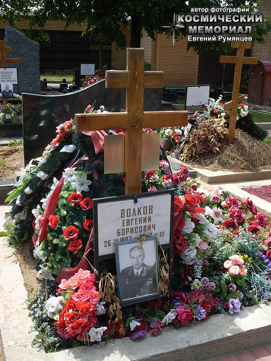 Мемориалы на Троекуровском кладбище